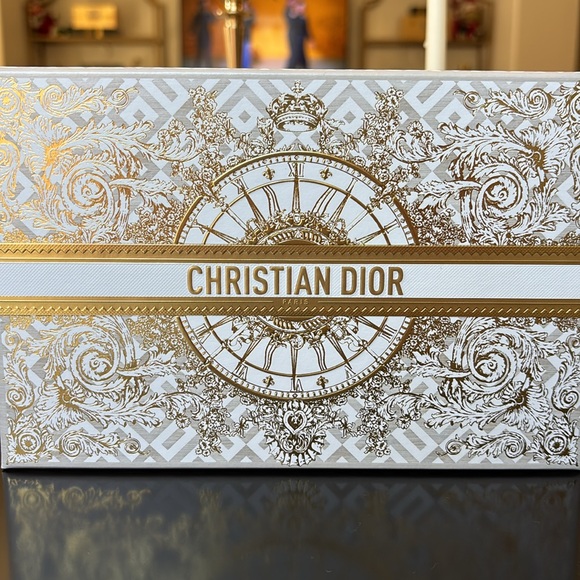 Dior 2024 Holiday Gold Cosmetic Pouch Limited Edition - Picture 8 of 10